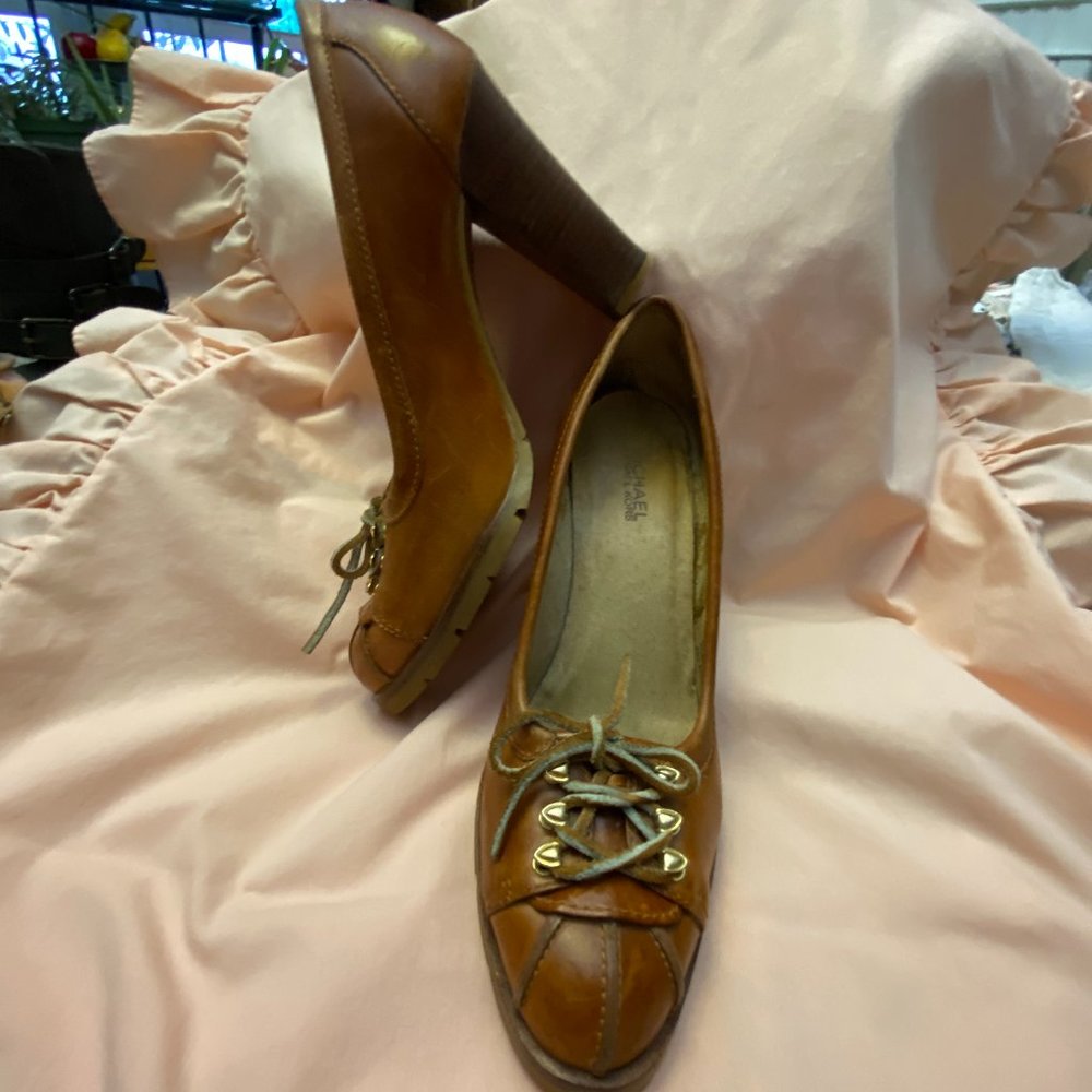 EUC Vintage Michael Kors Winter Warrior Leather Stacked Heels-8 1/2 - Picture 2 of 16